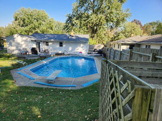 Exterior, Pool