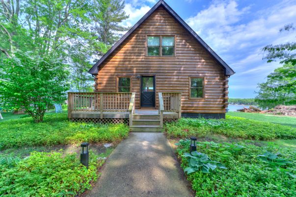 Exterior, Facade, Log Home