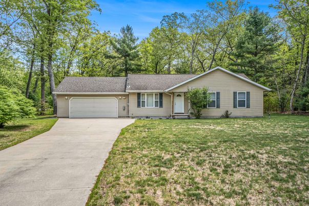 Attached, Exterior, Facade, Ranch