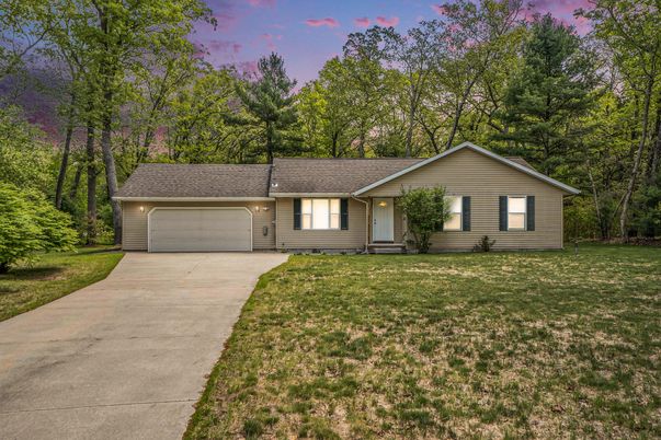 Attached, Exterior, Facade, Ranch