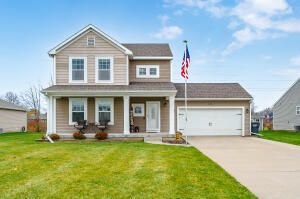 Attached, Exterior, Facade, American Craftsman
