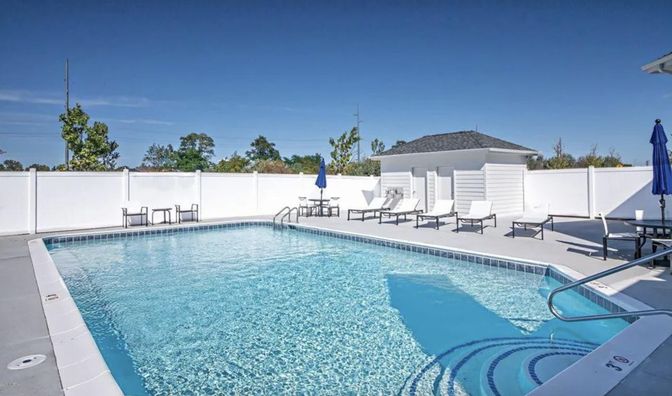 Exterior, Pool