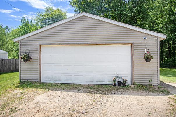 Detached Garage, Exterior