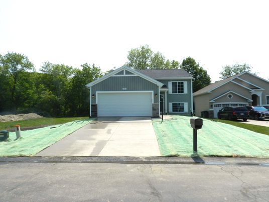Attached, Exterior, Facade, Ranch