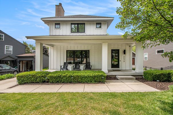Exterior, Facade, American Foursquare