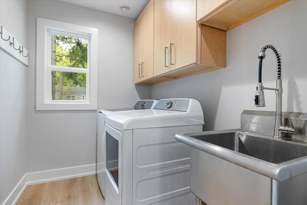 Interior, Washer, Wood Texture Flooring