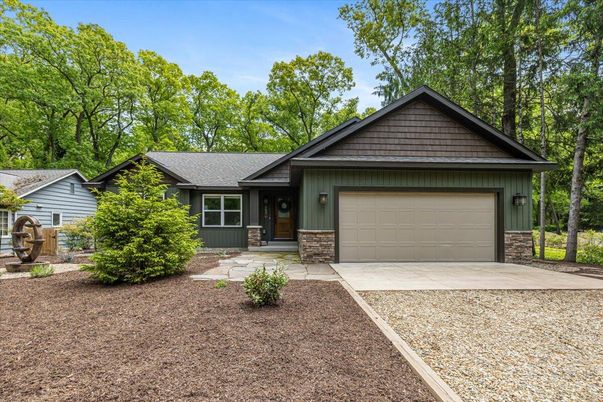 Attached, Exterior, Facade, Ranch