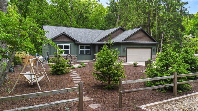 Attached, Exterior, Facade, Ranch