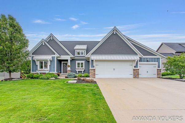 Attached, Exterior, Facade, Ranch