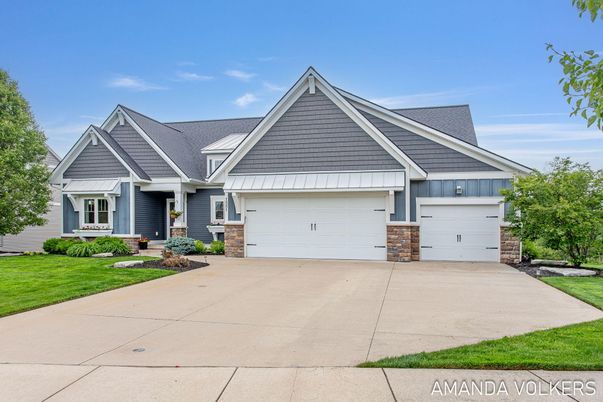 Attached, Exterior, Facade, Ranch