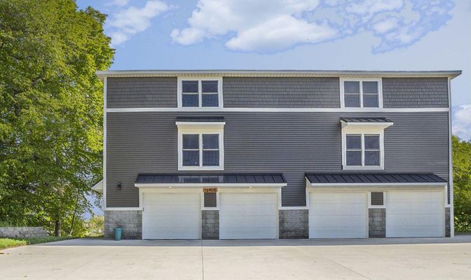 Attached, Exterior, Facade, Rowhouse