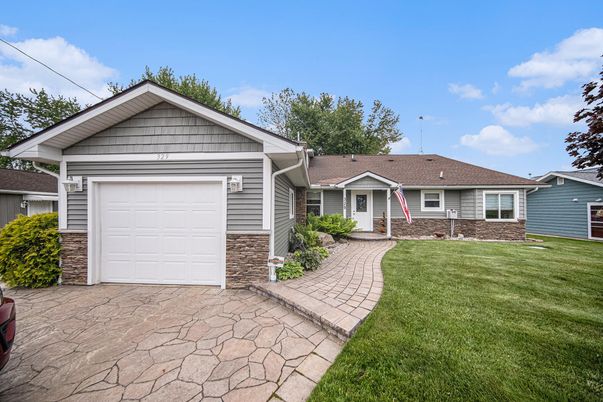 Attached, Exterior, Facade, Ranch