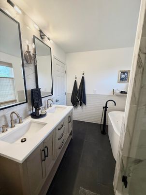 Bathroom, Dual Sink Vanities, Interior