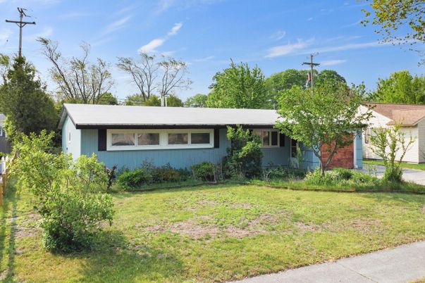 Exterior, Facade, Ranch