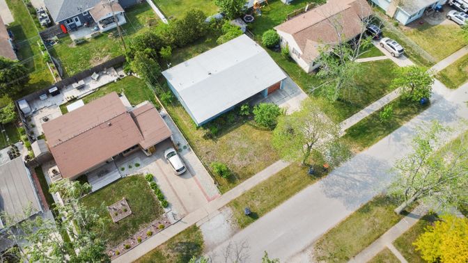 Exterior, Drone
