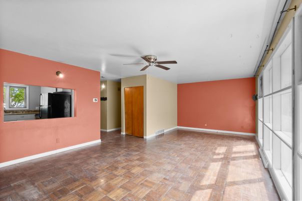 Empty room, Interior