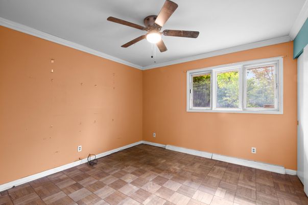 Empty room, Interior