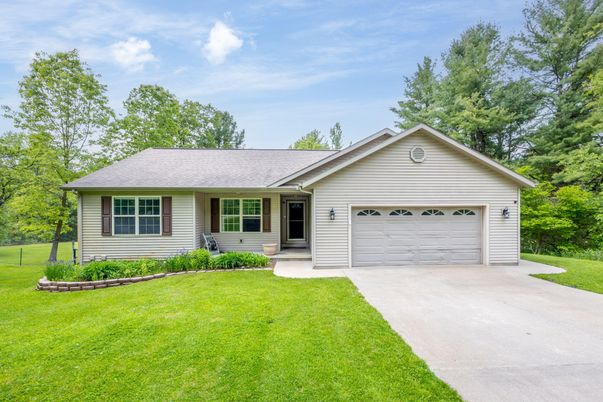 Attached, Exterior, Facade, Ranch