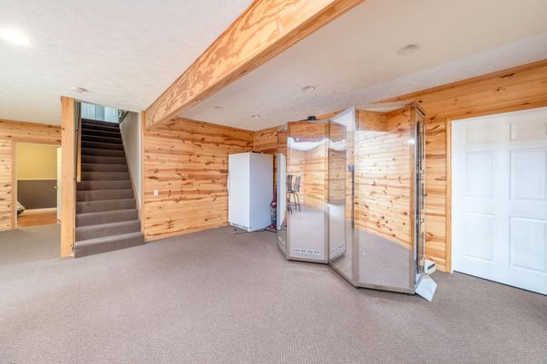 Empty room, Interior, Recessed Lighting, Wooden Walls