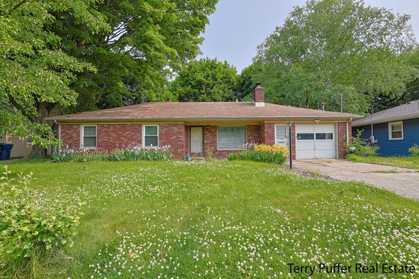 Attached, Exterior, Facade, Brick Facade, Ranch