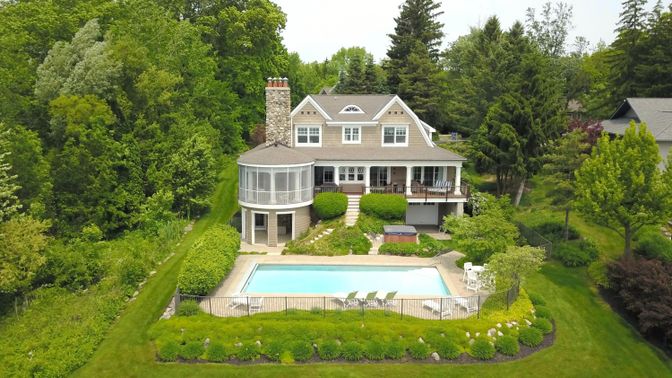 Exterior, Drone