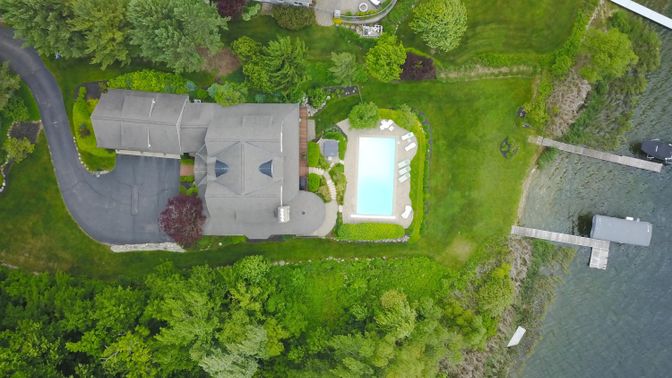 Exterior, Drone