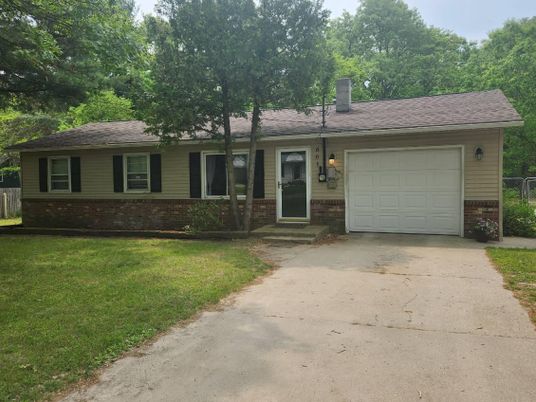 Attached, Exterior, Facade, Brick Facade, Ranch