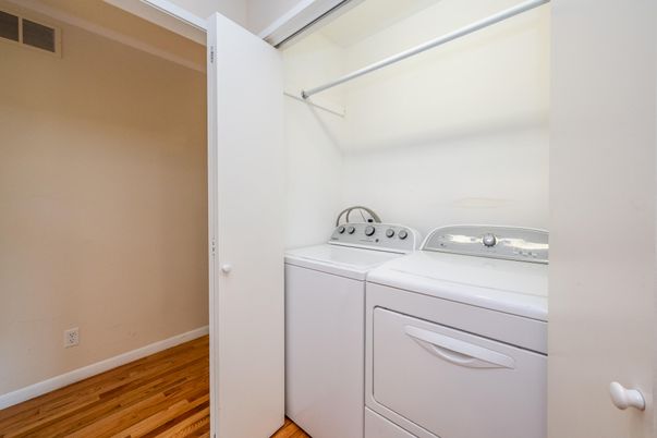 Interior, Utility Closets, Washer, Wood Texture Flooring