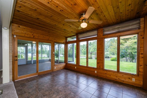 Empty room, Interior, Sun Room, Wooden Ceilings, Wooden Walls