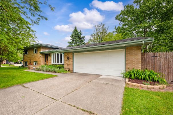 Attached, Exterior, Facade, Brick Facade, Ranch