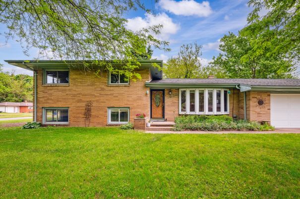 Attached, Exterior, Facade, Brick Facade, Split Level