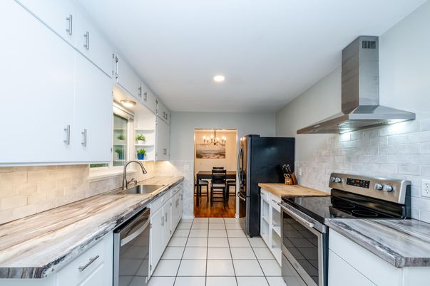Chandelier, Interior, Kitchen, Recessed Lighting, Stainless Steel Appliances