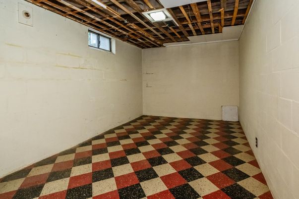 Empty room, Interior, Wooden Beams