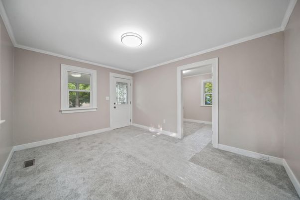 Empty room, Interior