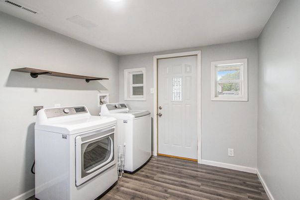Interior, Washer, Wood Texture Flooring