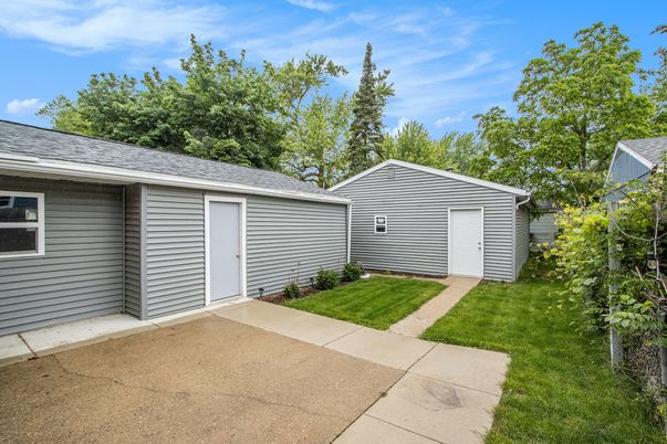 Detached Garage, Exterior