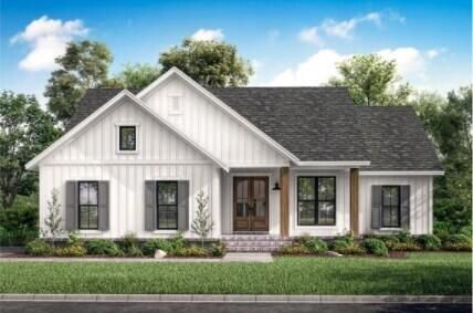 Exterior, Facade, Farmhouse