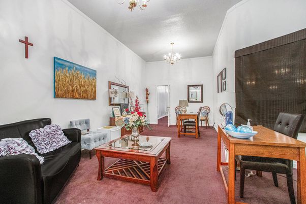 Chandelier, Dining room, Interior, Living room