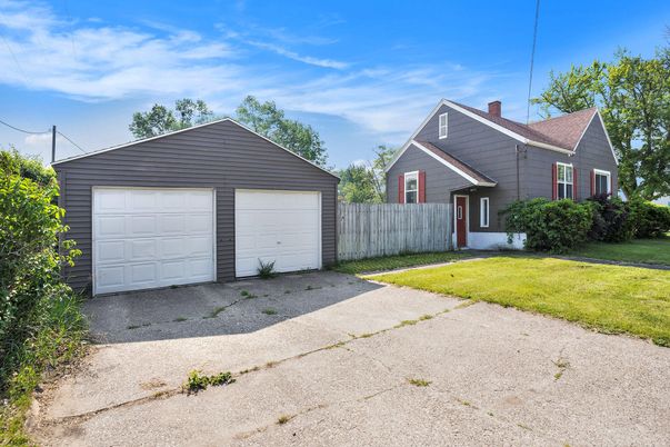 Detached Garage, Exterior