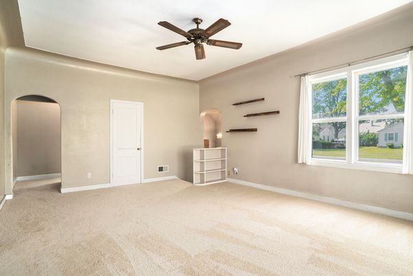 Empty room, Interior