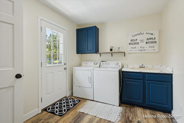 Interior, Washer, Wood Texture Flooring