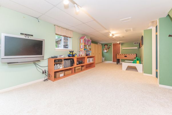 Game Room, Interior