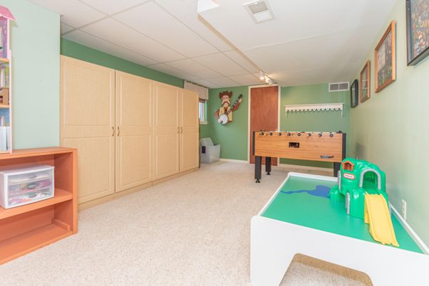 Game Room, Interior