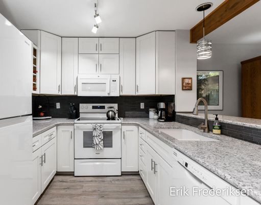 Interior, Kitchen, Pendant Lights, Wood Texture Flooring