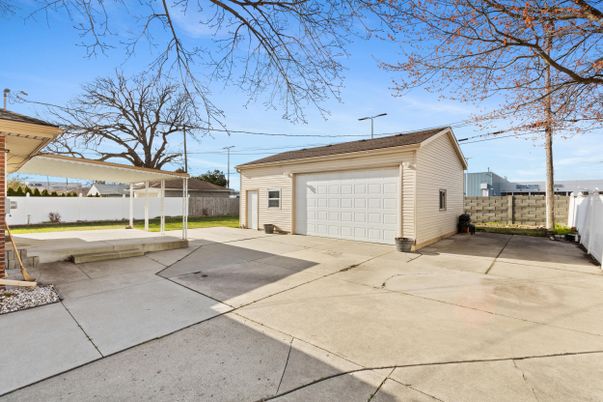 Detached Garage, Exterior