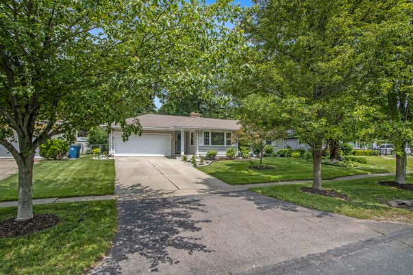 Attached, Exterior, Facade, Ranch