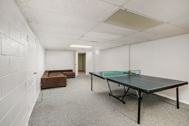 Game Room, Interior, Recessed Lighting