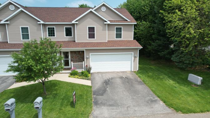 Attached, Exterior, Facade, Farmhouse