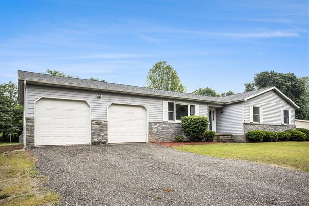 Attached, Exterior, Facade, Ranch