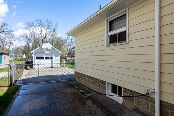 Detached Garage, Exterior